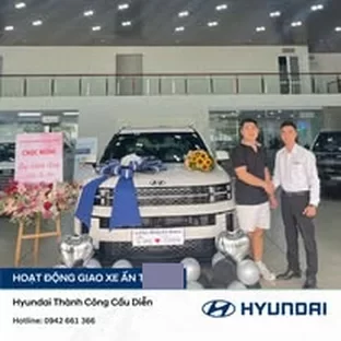 Mua xe tại Hà Nội: so xe xăng, hybrid và xe điện